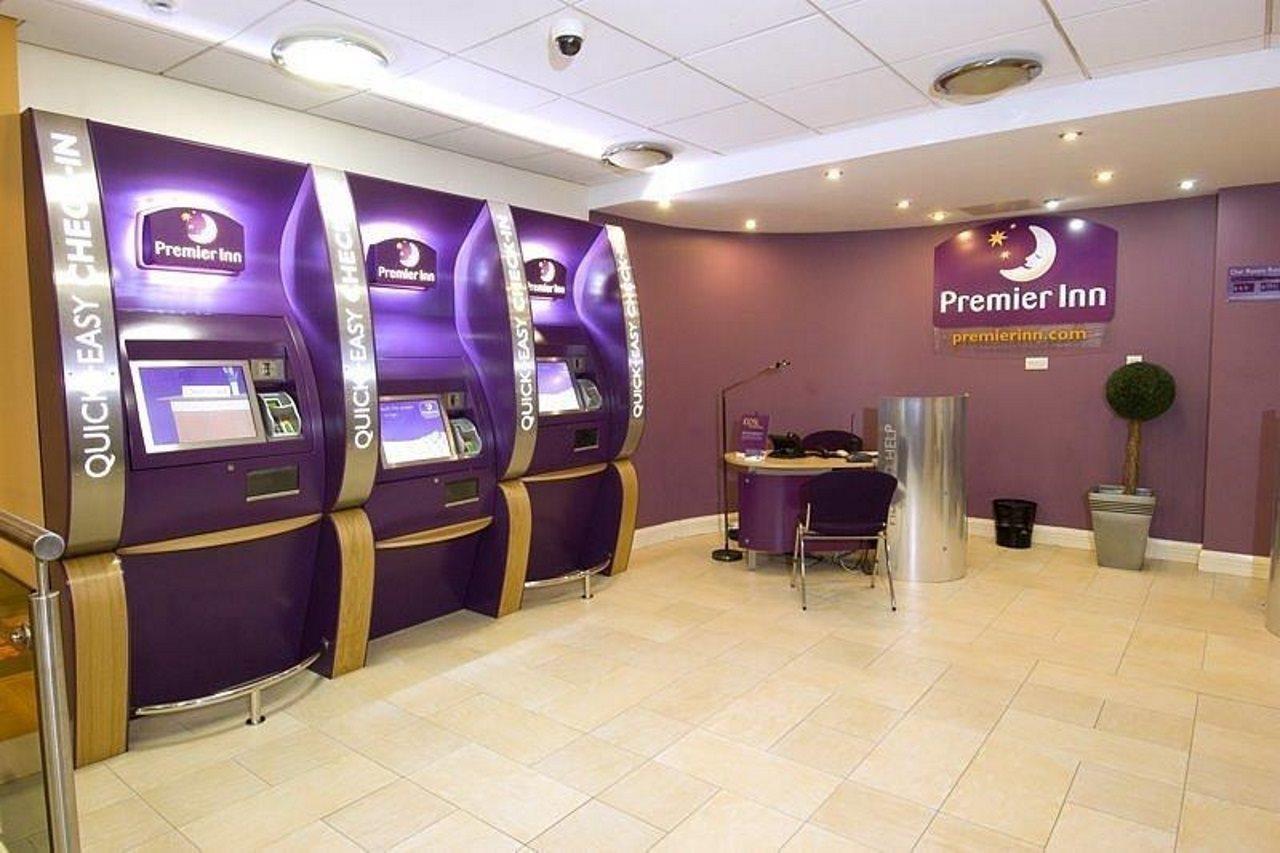 Premier Inn Manchester Central Bagian luar foto